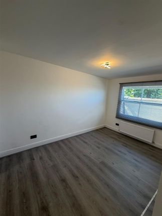 Flat D, 23, Portnall Road, London photo 5