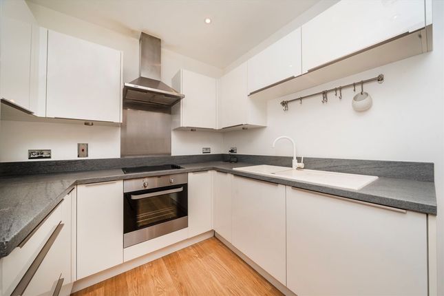 Flat 9, Malthouse Court, High Street, Brentford photo 3