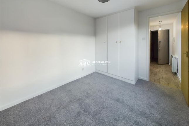 Curlew Court, Flat 5, 17, Magpie Close, London photo 4