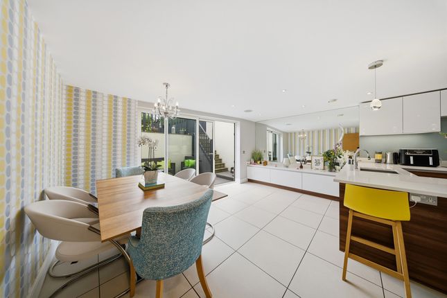 6, Alexis Row, Broxbourne photo 3