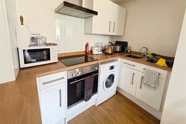 16, Laird Court, Surrey photo 2
