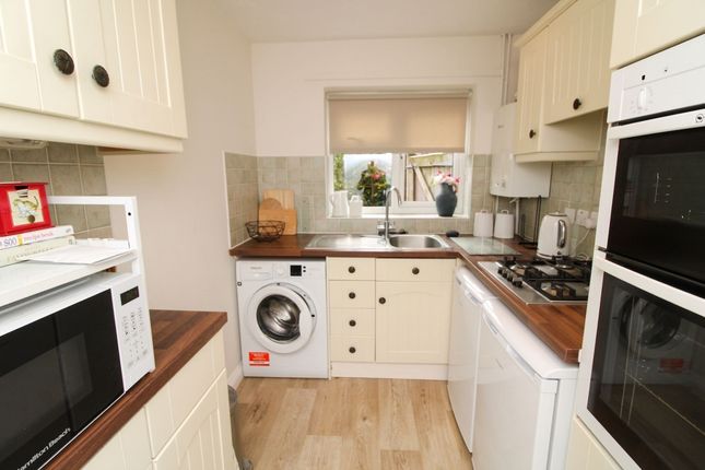 9 Holmer Place, High Wycombe photo 2