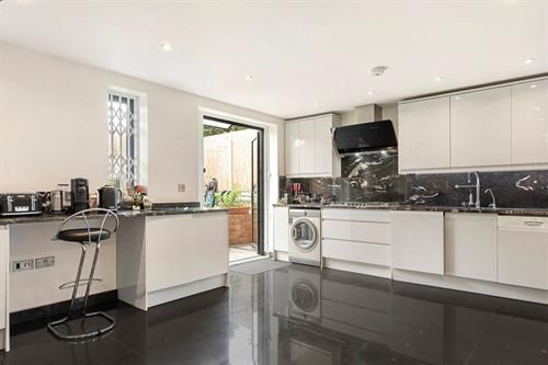 Detached house to rent in Mapesbury Road, Mapesbury, London