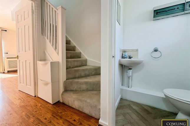 10, Robinia Close, Basildon photo 2