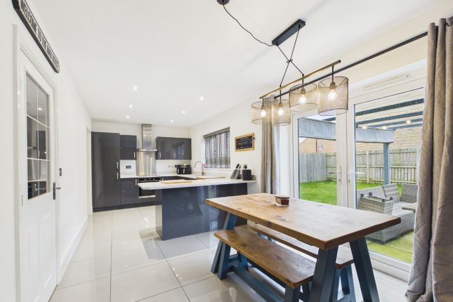 17, Metcalfe Drive, Cottingham photo 2