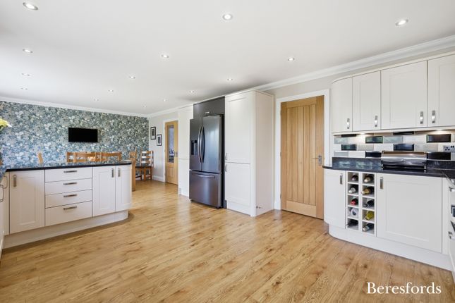 56, Long Meadow, Brentwood photo 4