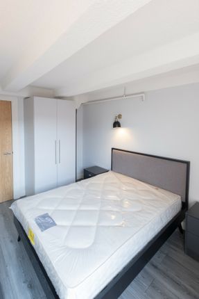 Flat to rent in Regent Road, Liverpool