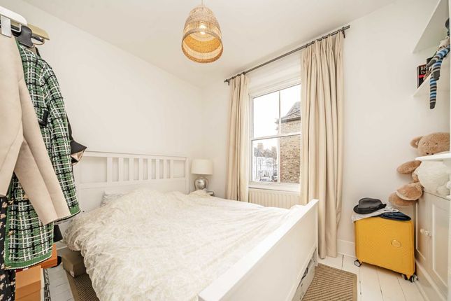 Flat for sale in Mablethorpe Road, London