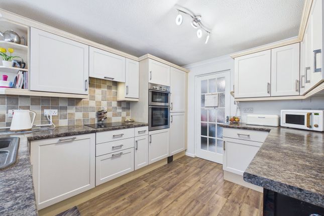 9, Fowey Avenue, Torquay photo 4