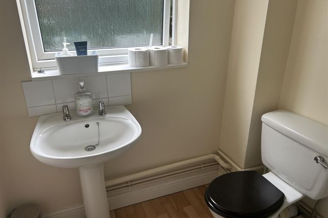 13, Ivel Road, Stevenage photo 5