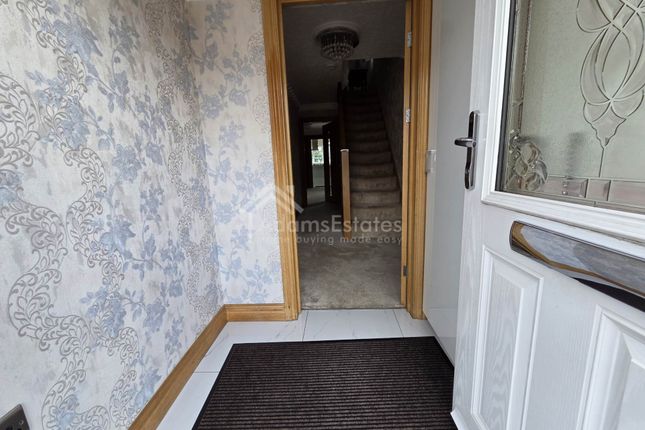 10, St Annes Close, Dewsbury photo 4