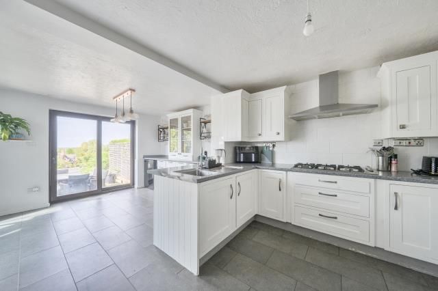 25, Southernwood Drive, Swindon photo 4