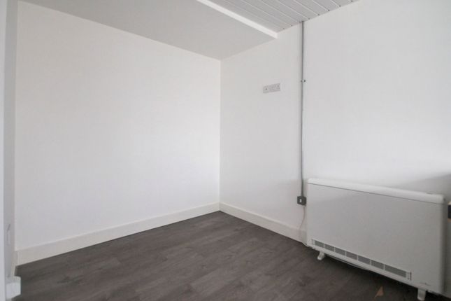Flat B, 70, Church Street, Runcorn photo 3