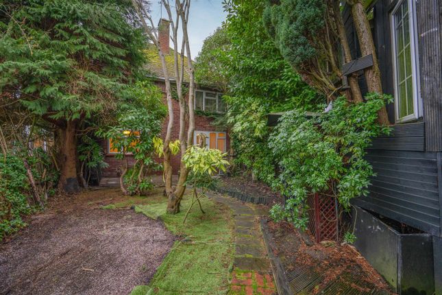 Thumbnail Flat for sale in Carroll Crescent, Ascot