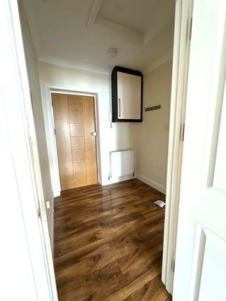 Flat 10, SLOUGH photo 2