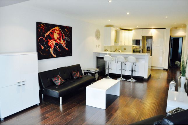 22 Ensign Street, London photo 3