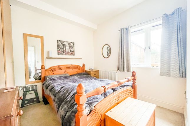 Flat for sale in 113 London Road, Hurst Green
