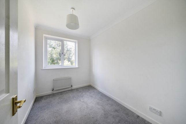 Terraced house for sale in Knowle Gardens, West Byfleet