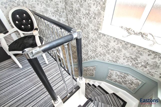 Merland Rise, Surrey photo 2
