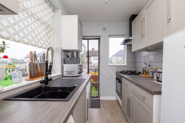 36a, Rosebery Close, Morden photo 3