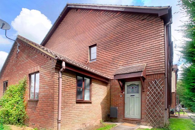 Thumbnail Property to rent in Orchard Close, Wokingham