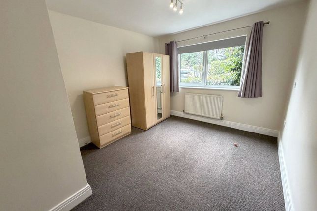 Flat 1,, Peak Court, Mill Hill photo 5