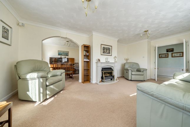 12 Limmard Way, Bognor Regis photo 2