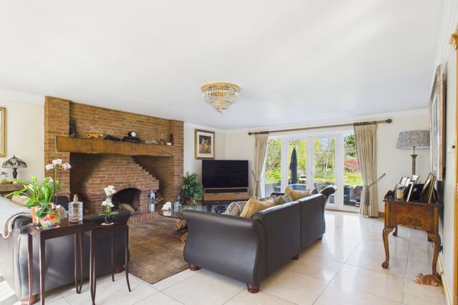 24, Kingswood Creek, Berkshire photo 3