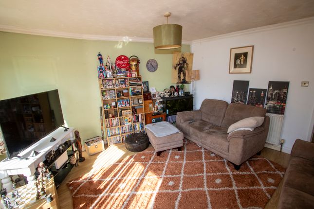 5, Bangor Crescent, Prestatyn photo 3