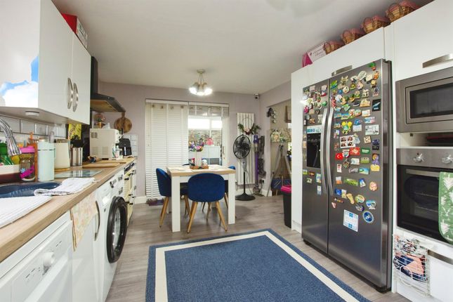 2, Meadow Rise, Nottingham photo 4