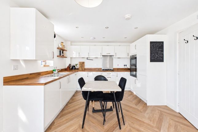 Flat 8, 74, Cowleaze Path, Banwell photo 4