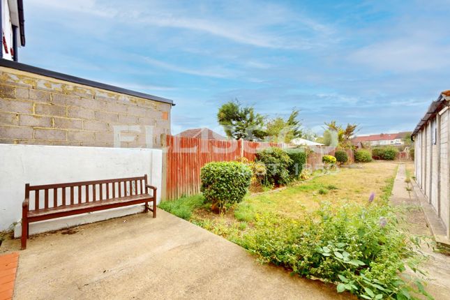 157, Windmill Lane, Greenford photo 4