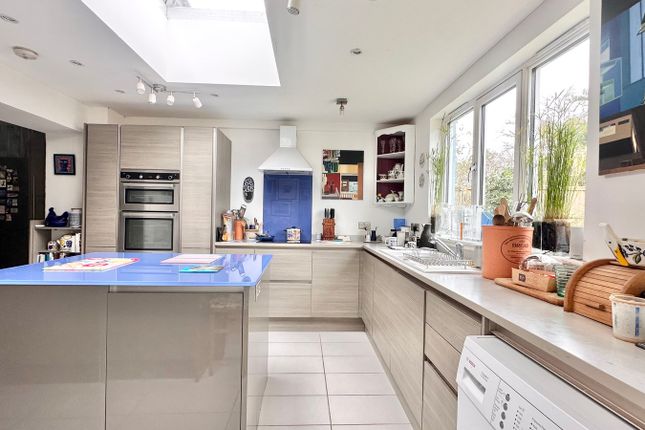 180, Cooden Drive, Bexhill-on-Sea photo 2