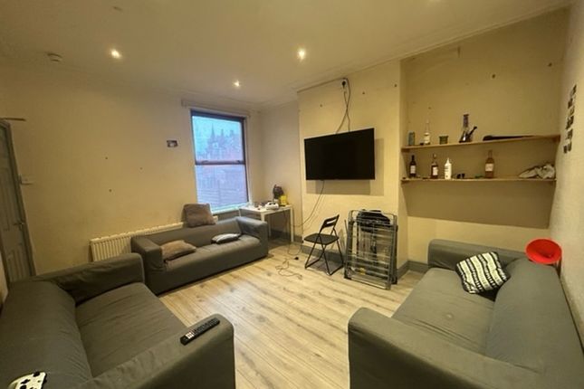 Terraced house to rent in Hessle Place, Hyde Park, Leeds