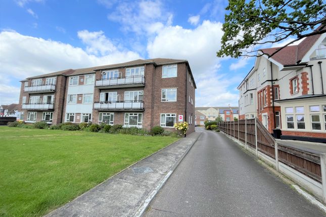 Flat for sale in Imperial Avenue, Westcliff-On-Sea