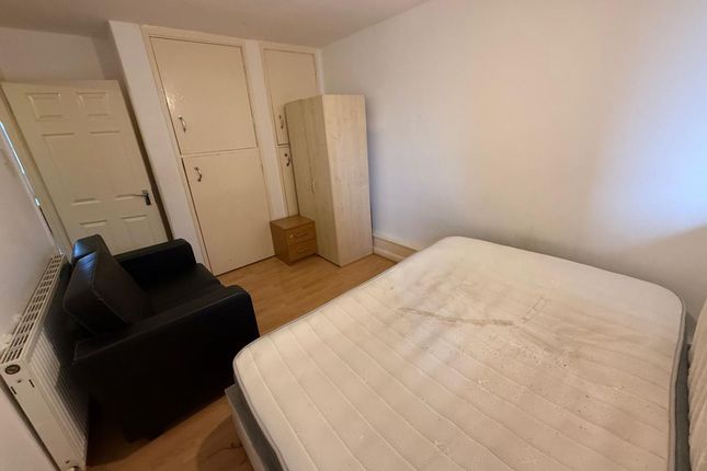 5 Harberson Road, London photo 4