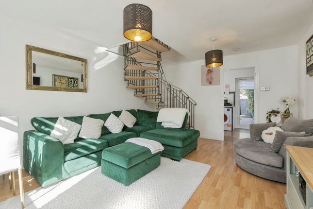 9, Doveney Close, Orpington photo 2