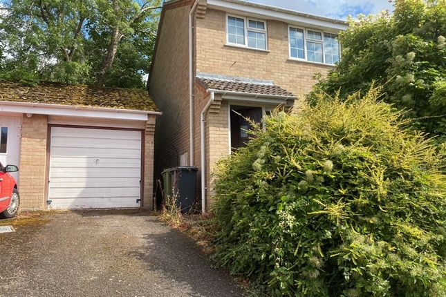 3-bed semi-detached on 15, Well Copse Close, WATERLOOVILLE, £220,000