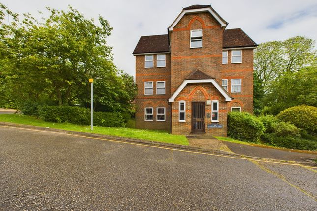Thumbnail Flat to rent in Sandringham Court, Malmers Well Road, High Wycombe