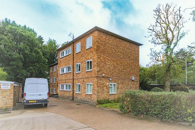 Thumbnail Flat for sale in Rosewood House, Great North Way, Hendon