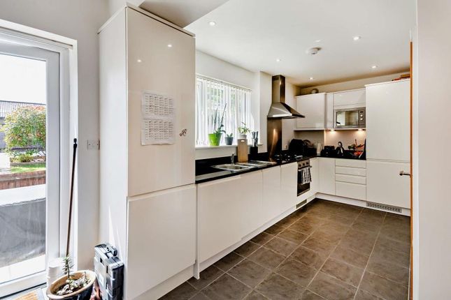 8, Dunford Court, Pinner photo 4