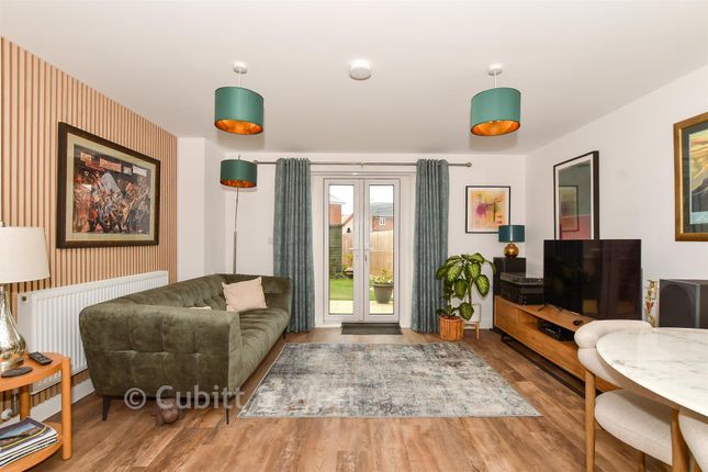4, Baler Grove, Bognor Regis photo 2