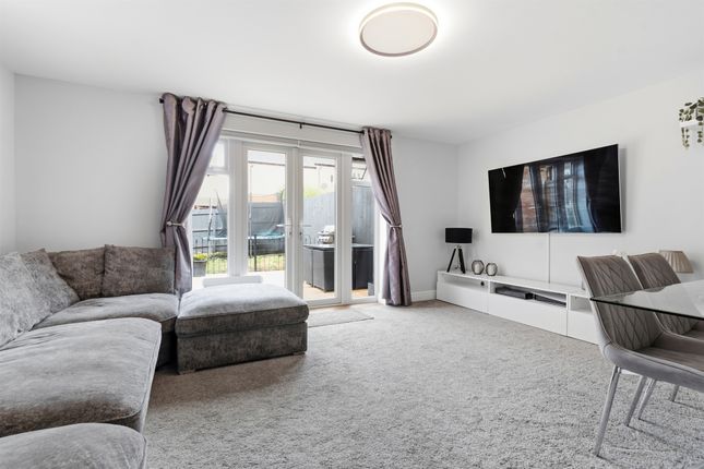 55, Barrowfield Drive, Stamford photo 3
