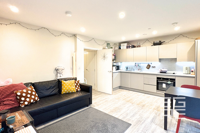65, Alder Point, London photo 3