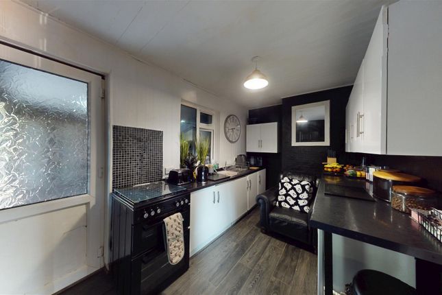 93, Mandale Road, Bradford photo 3