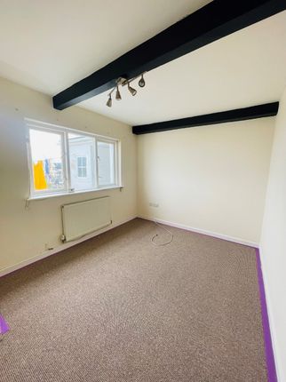 Flat 2, 6-7, Green Market, Penzance photo 4