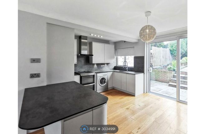 Collindale Avenue, Erith photo 4
