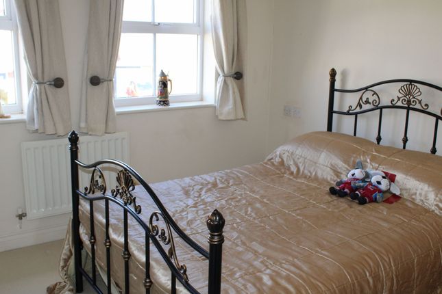 16 Kingfisher Close, Brigg photo 3