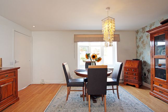 15, Priory Green, Highworth, Swindon photo 4