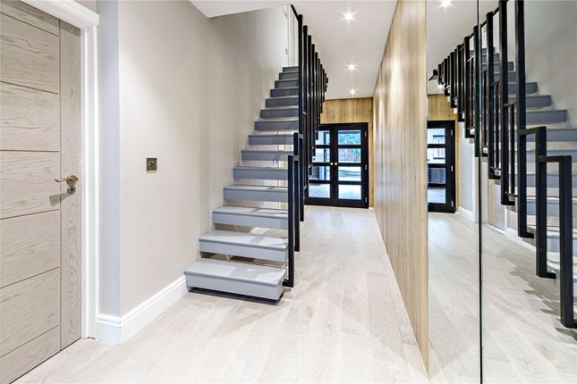28, Oddesey Road, Hertfordshire photo 5